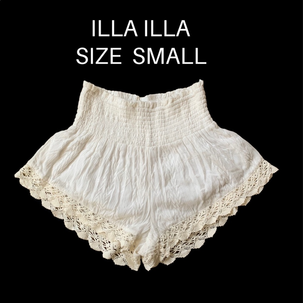 ILLA ILLA SHORTY SHORTS. Size small.